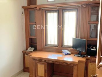 Rumah Mewah di Pondok Kelapa Jakarta Timur – LT 496m², SHM, 2 Lantai, Semi Furnished, Bebas Banjir