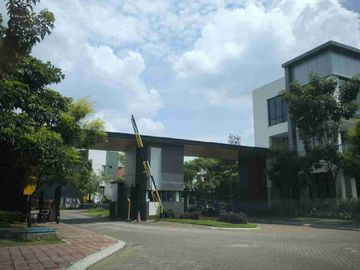 Rumah second dalam cluster U-Ville Bintaro Tangsel