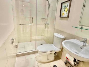 For Lease/Rent One(1) bedroom with balcony - Icon Plaza BGC, Taguig
