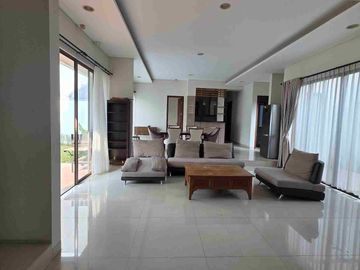 Rumah Villa disewakan di De Park BSD City