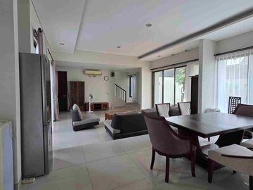 Rumah Villa disewakan di De Park BSD City