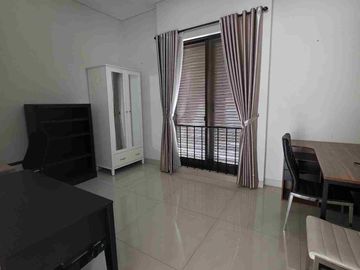 Rumah Villa disewakan di De Park BSD City