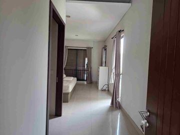 Rumah Villa disewakan di De Park BSD City