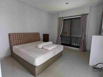 Rumah Villa disewakan di De Park BSD City