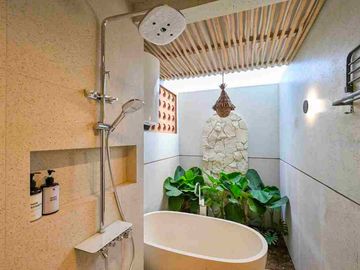 DIJUAL VILLA ULUWATU, KUTA SELATAN