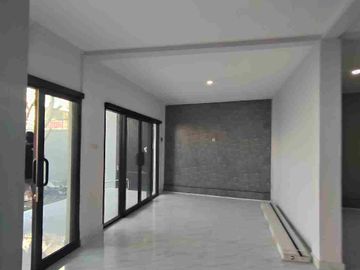 RUMAH 2 LANTAI LOKASI STRATEGIS KEROBOKAN, KUTA UTARA - Badung.