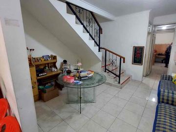 Rumah arcadia 2 lantai Kondisi Siap Huni harga nego Kelapa Gading Jakarta Utara.