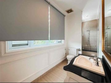 RUMAH 2 Lantai MODERN AMERICAN CLASSIC SIAP HUNI PULOMAS JAKARTA TIMUR