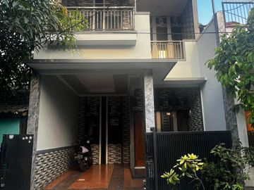 Dijual rumah cantik terawat langsung huni, di Bekasi Selatan