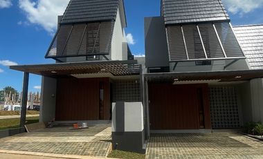 Rumah 1 M-an Selangkah ke Tol BSD, layout modern di pusat kota Tangerang Selatan