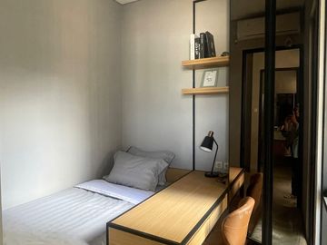 Rumah 1 M-an Selangkah ke Tol BSD, layout modern di pusat kota Tangerang Selatan