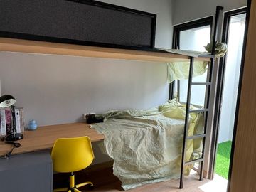 Rumah 1 M-an Selangkah ke Tol BSD, layout modern di pusat kota Tangerang Selatan