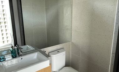 Rumah 1 M-an Selangkah ke Tol BSD, layout modern di pusat kota Tangerang Selatan