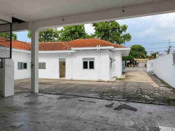 Di sewakan luas 500 m2 rumah - gudang