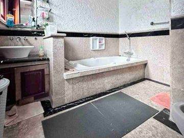 Dijual Rumah Cantik Rapi Terawat Bagus 2 lantai di Cempaka Putih Jakarta Pusat