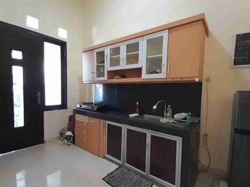 rumah disewakan  solo full  furnished dekat solo square