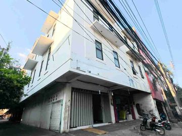 Disewakan Ruko 3 Lantai jalan Kapasan. Lokasi Strategis, Cocok Untuk Tempat Usaha, Ekspedisi. Kantor Bank. Ada Lift Barang. Posisi Corner. Samping Pasar Kapasan