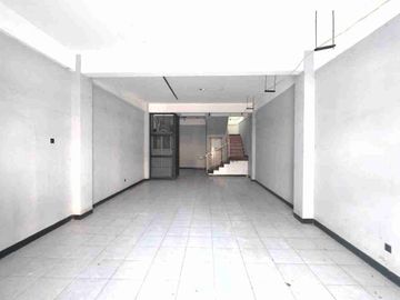 Disewakan Ruko 3 Lantai jalan Kapasan. Lokasi Strategis, Cocok Untuk Tempat Usaha, Ekspedisi. Kantor Bank. Ada Lift Barang. Posisi Corner. Samping Pasar Kapasan