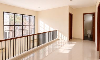 Dijual Rumah Sutera Jingga Alam Sutera   Baru renov Cat Ulang