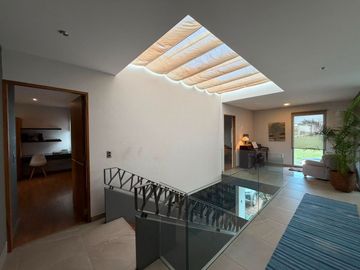 CASA EN VENTA EN RINCÓN DEL CIELO, ALTOZANO – MORELIA ✨🏡  Vive en un Fraccionamiento privado, frente al área verde, vigilancia 24/7