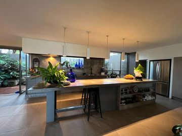 CASA EN VENTA EN RINCÓN DEL CIELO, ALTOZANO – MORELIA ✨🏡  Vive en un Fraccionamiento privado, frente al área verde, vigilancia 24/7