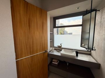 CASA EN VENTA EN RINCÓN DEL CIELO, ALTOZANO – MORELIA ✨🏡  Vive en un Fraccionamiento privado, frente al área verde, vigilancia 24/7