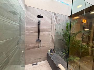 CASA EN VENTA EN RINCÓN DEL CIELO, ALTOZANO – MORELIA ✨🏡  Vive en un Fraccionamiento privado, frente al área verde, vigilancia 24/7