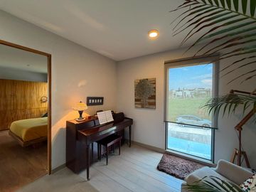 CASA EN VENTA EN RINCÓN DEL CIELO, ALTOZANO – MORELIA ✨🏡  Vive en un Fraccionamiento privado, frente al área verde, vigilancia 24/7
