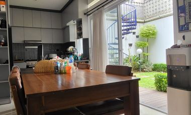 Golden Park Serpong (dekat BINUS BSD) View rumah depan taman