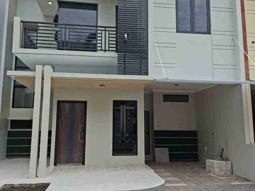 Jual Rumah 2lt ( Sudah Renovasi) Lokasi Jl Gunung Salak , Padangsambian area Strategis untuk Hunian Keluarga.s