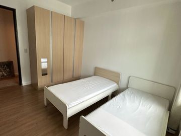 FOR RENT: 3BR 109 sqm Fully Furnished Corner Unit with Parking in Meranti at Two Serendra, BGC