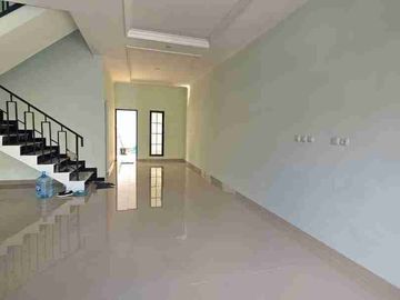 Dijual rumah 2 lantai di Harapan Indah