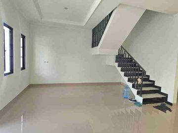 Dijual rumah 2 lantai di Harapan Indah