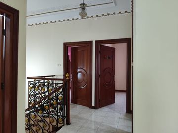 Dijual Cepat Rumah Sultan 3,5 Lantai Siap Huni SHM