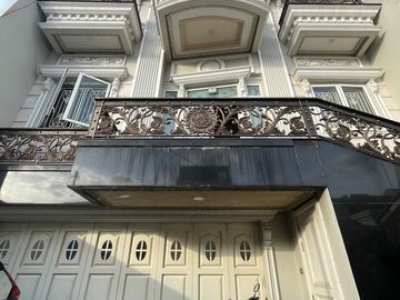 Dijual Cepat Rumah Sultan 3,5 Lantai Siap Huni SHM