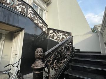 Dijual Cepat Rumah Sultan 3,5 Lantai Siap Huni SHM