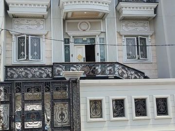 Dijual Cepat Rumah Sultan 3,5 Lantai Siap Huni SHM