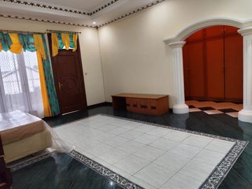 Dijual Cepat Rumah Sultan 3,5 Lantai Siap Huni SHM