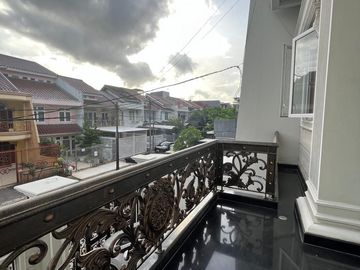 Dijual Cepat Rumah Sultan 3,5 Lantai Siap Huni SHM