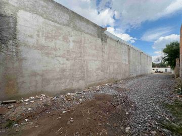 TERRENO EN RENTA A UNA CUADRA DE PLAZA PRINCIPAL DE SOLEDAD SLP