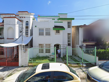 Venta Casa en Calle Iguana, Fraccionamiento Monaco, Cancún, Quintana Roo ( G M )