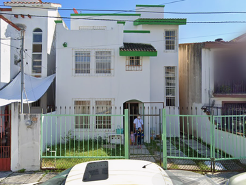 Venta Casa en Calle Iguana, Fraccionamiento Monaco, Cancún, Quintana Roo ( G M )