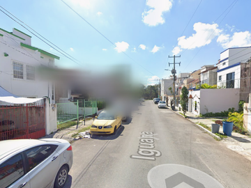 Venta Casa en Calle Iguana, Fraccionamiento Monaco, Cancún, Quintana Roo ( G M )