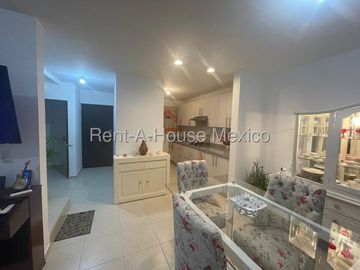 Casa en Venta en Zákia | 2 Recámaras y Amenidades JPC1111