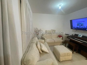 Casa en Venta en Zákia | 2 Recámaras y Amenidades JPC1111