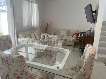 Casa en Venta en Zákia | 2 Recámaras y Amenidades JPC1111