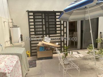 Casa en Venta en Zákia | 2 Recámaras y Amenidades JPC1111