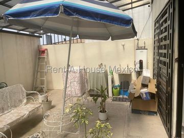 Casa en Venta en Zákia | 2 Recámaras y Amenidades JPC1111