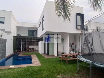 CASA RENTA VALLE DE CRISTAL CON ALBERCA ZONA EL BARRO MONTERREY NL