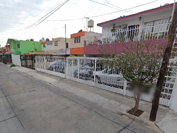 CASA EN REMATE BANCARIO-Jardines Alcalde, Guadalajara, Jal.